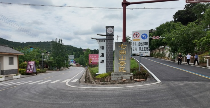李晟敏晒全家福