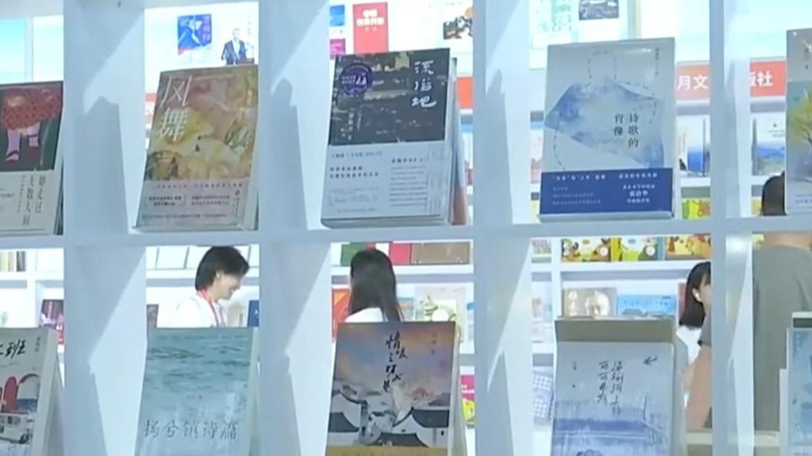 吴镇宇晒费曼王嘉尔合照