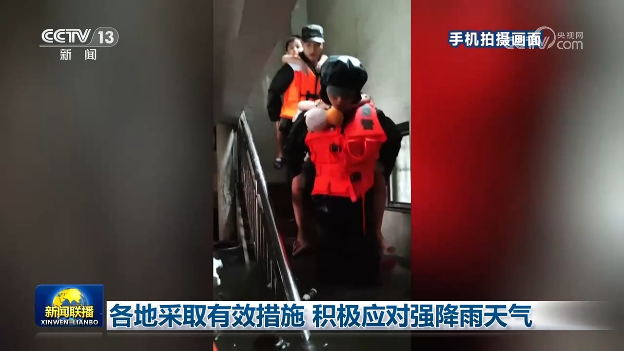 解放军歼击机轰炸机跨海峡奔袭迫近台岛