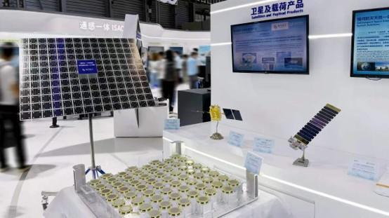 提出“建设有中国特色的社会主义”（伟大征程）