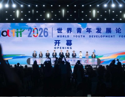 小孩姐戴三道杠走路的气质好帅呀