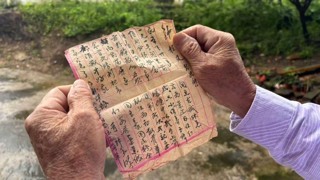 上海爷叔现身被大量股民围观