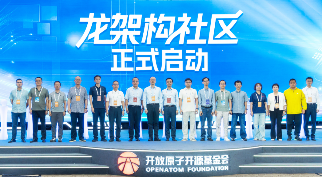 上海爷叔现身被大量股民围观